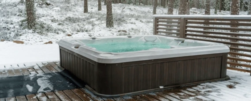 spa jacuzzi numa floresta